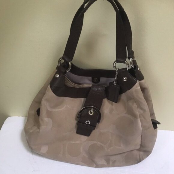 Coach Soho Lyn Signature Leather CC Hobo Shoulder Bag Zip Pockets Neutral Tote - Picture 1 of 13